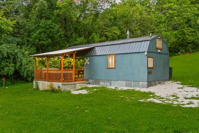 90 Railroad Lock Loop, Beattyville, KY 41311