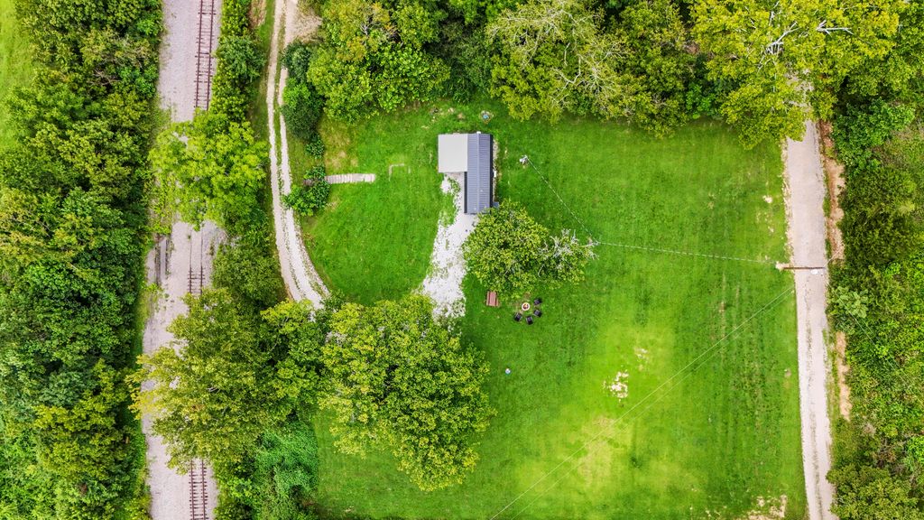 90 Railroad Lock Loop, Beattyville, KY 41311