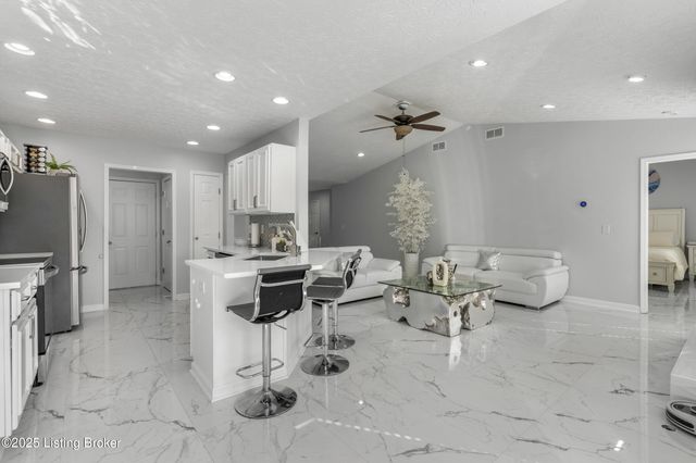 6110 Lazy Run Rd, Louisville, KY 40219
