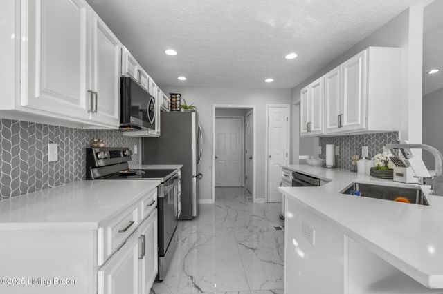 6110 Lazy Run Rd, Louisville, KY 40219
