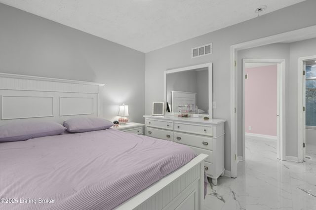6110 Lazy Run Rd, Louisville, KY 40219