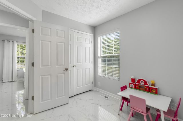 6110 Lazy Run Rd, Louisville, KY 40219
