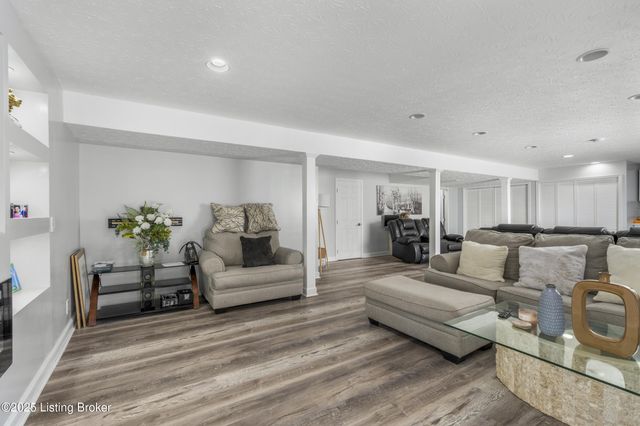6110 Lazy Run Rd, Louisville, KY 40219