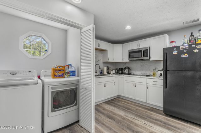 6110 Lazy Run Rd, Louisville, KY 40219
