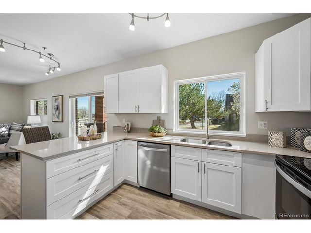 2895 W Riverwalk Cir 101, Littleton, CO 80123