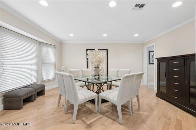 5 Crown Court, Manalapan, NJ 07726