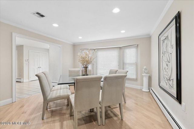 5 Crown Court, Manalapan, NJ 07726