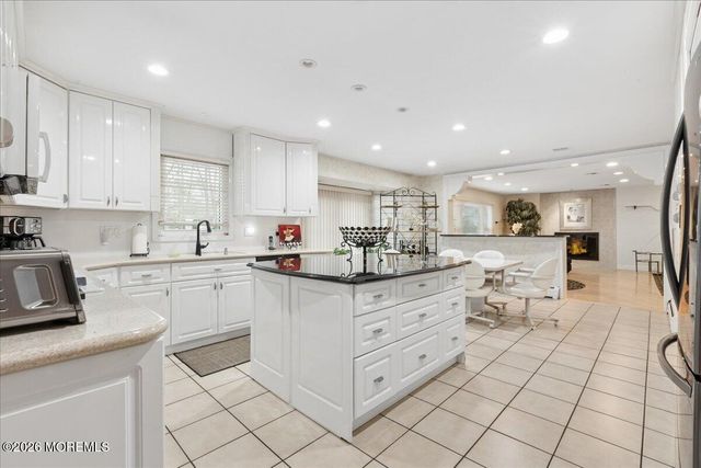 5 Crown Court, Manalapan, NJ 07726