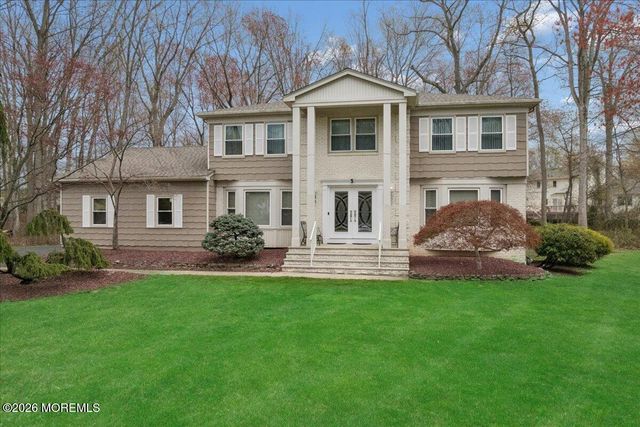5 Crown Court, Manalapan, NJ 07726