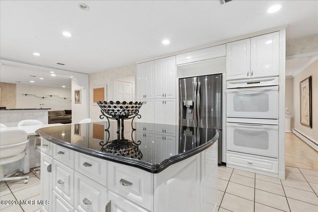 5 Crown Court, Manalapan, NJ 07726