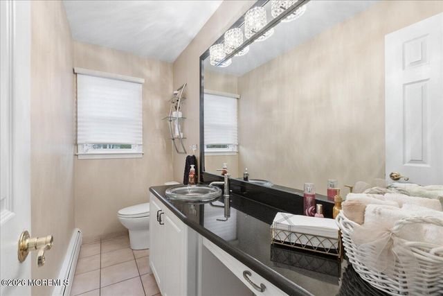 5 Crown Court, Manalapan, NJ 07726