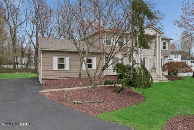 5 Crown Court, Manalapan, NJ 07726
