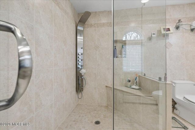 5 Crown Court, Manalapan, NJ 07726