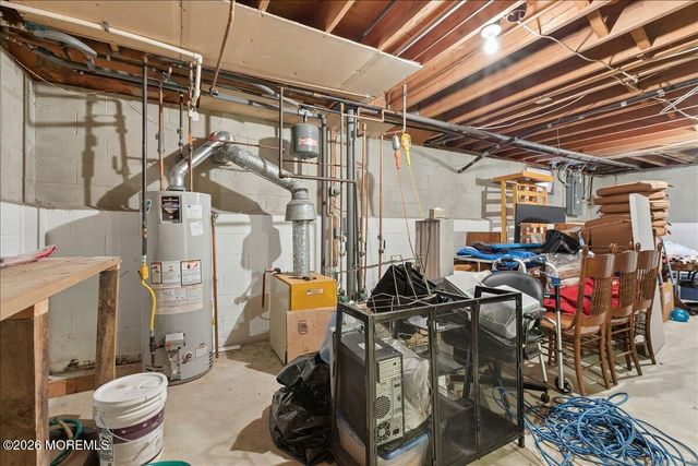 5 Crown Court, Manalapan, NJ 07726