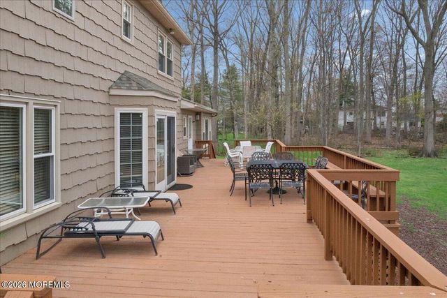 5 Crown Court, Manalapan, NJ 07726