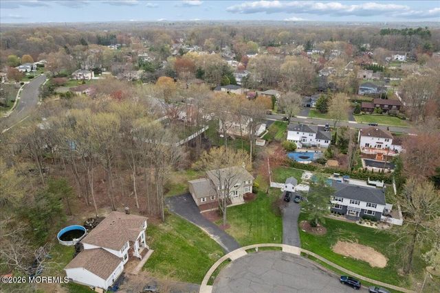 5 Crown Court, Manalapan, NJ 07726