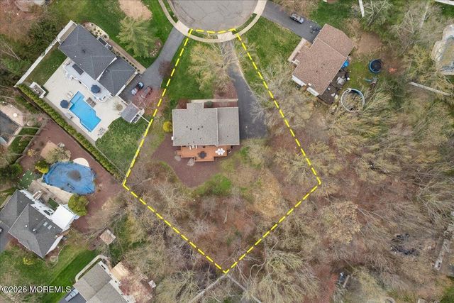 5 Crown Court, Manalapan, NJ 07726