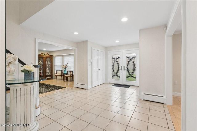 5 Crown Court, Manalapan, NJ 07726