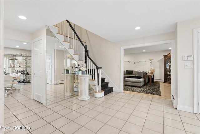 5 Crown Court, Manalapan, NJ 07726