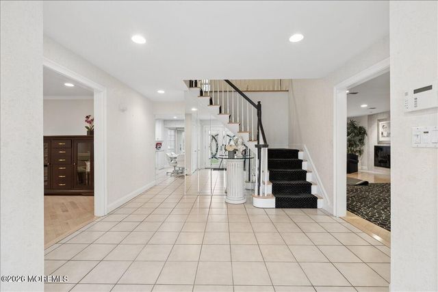 5 Crown Court, Manalapan, NJ 07726