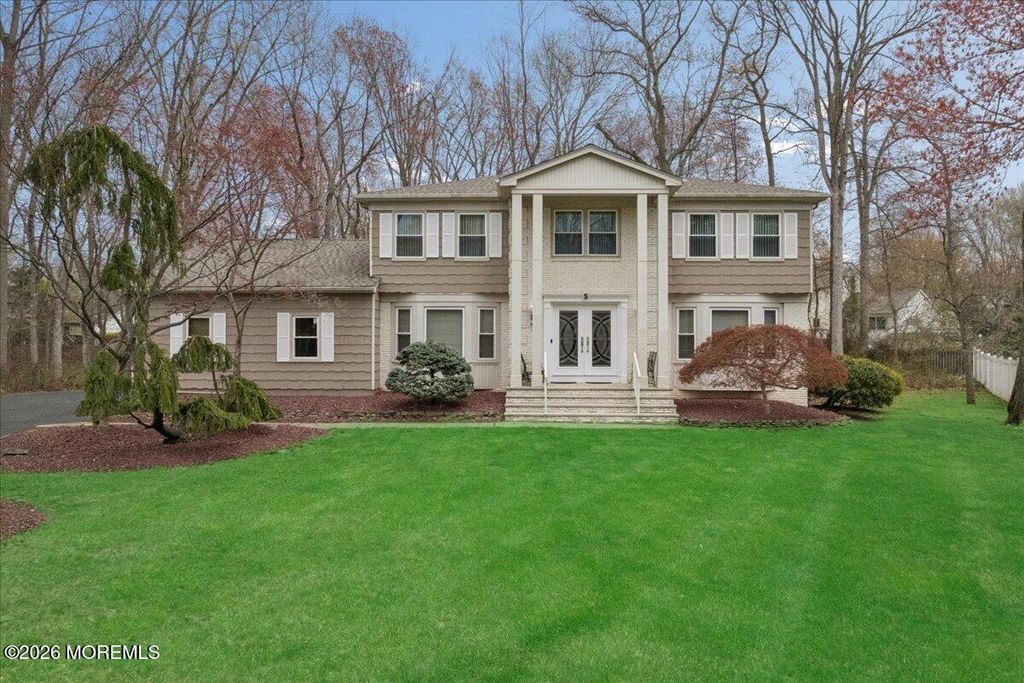 5 Crown Court, Manalapan, NJ 07726