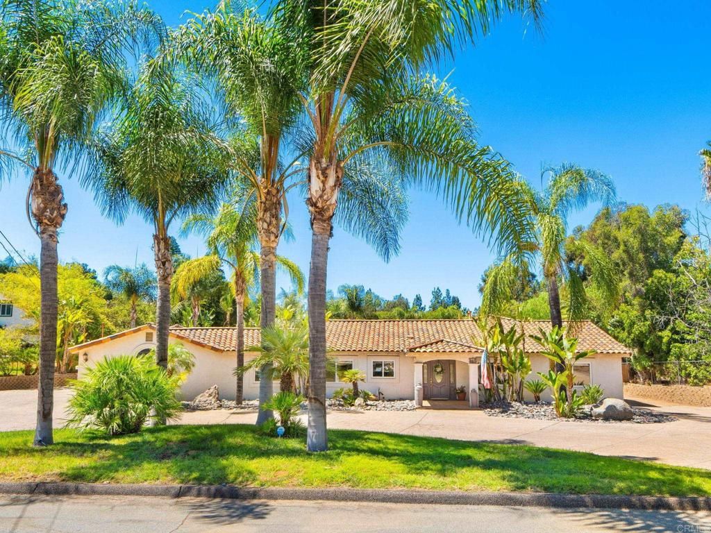 886 Singing Trails Drive, El Cajon, CA 92019 — exterior