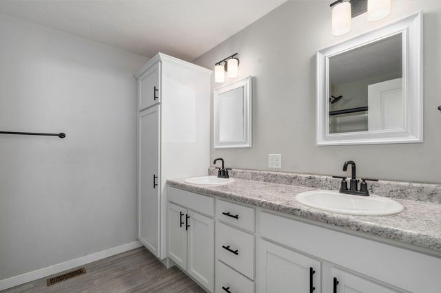 307 W Granada Street, Republic, MO 65738