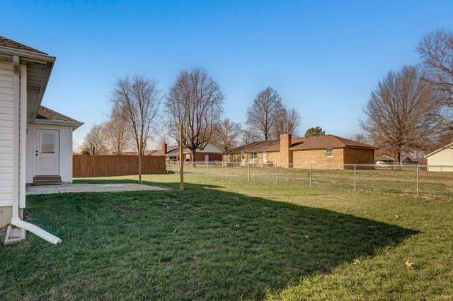 307 W Granada Street, Republic, MO 65738