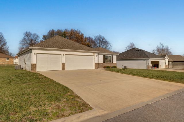 307 W Granada Street, Republic, MO 65738
