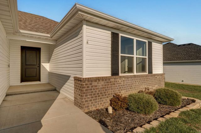 307 W Granada Street, Republic, MO 65738