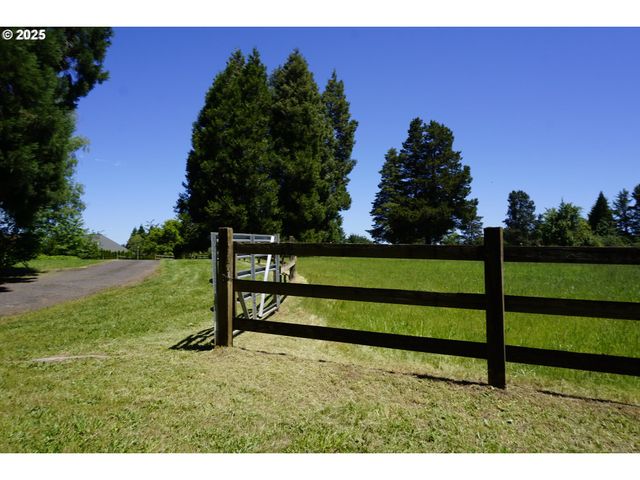 20959 S SPRINGWATER Rd, Estacada, OR 97023