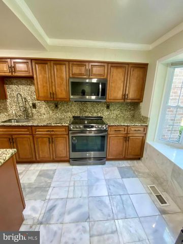 8852 CORK COUNTY CT, Springfield, VA 22152