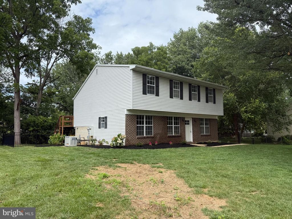 4119 GREYWOOD DR, York, PA 17402