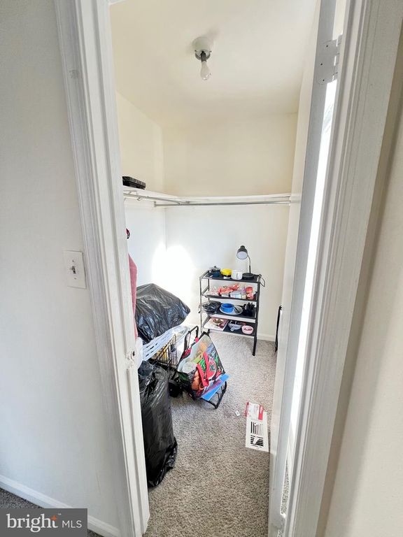 Image 10 of property listing at 4504 BLUE JAY CT, Woodbridge, VA 22193