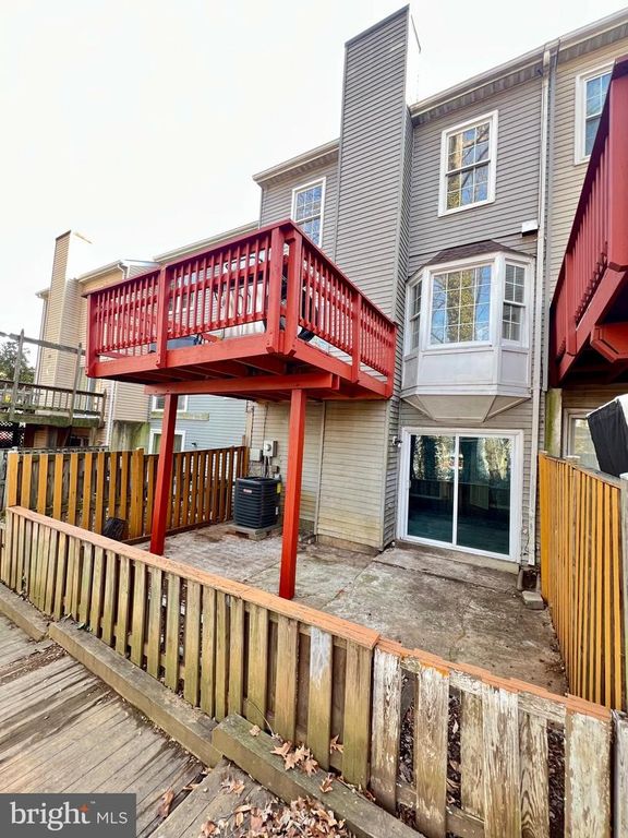 Image 16 of property listing at 4504 BLUE JAY CT, Woodbridge, VA 22193