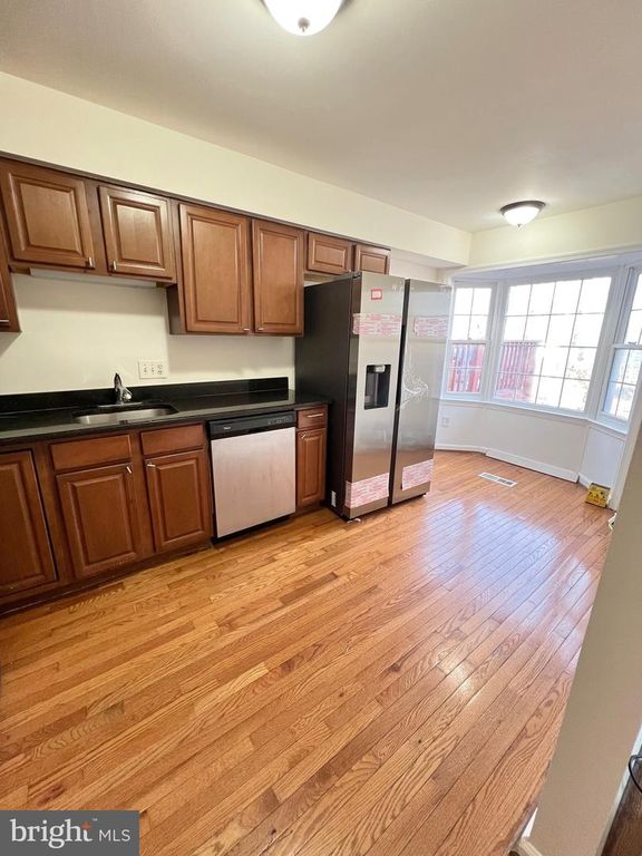 Image 5 of property listing at 4504 BLUE JAY CT, Woodbridge, VA 22193