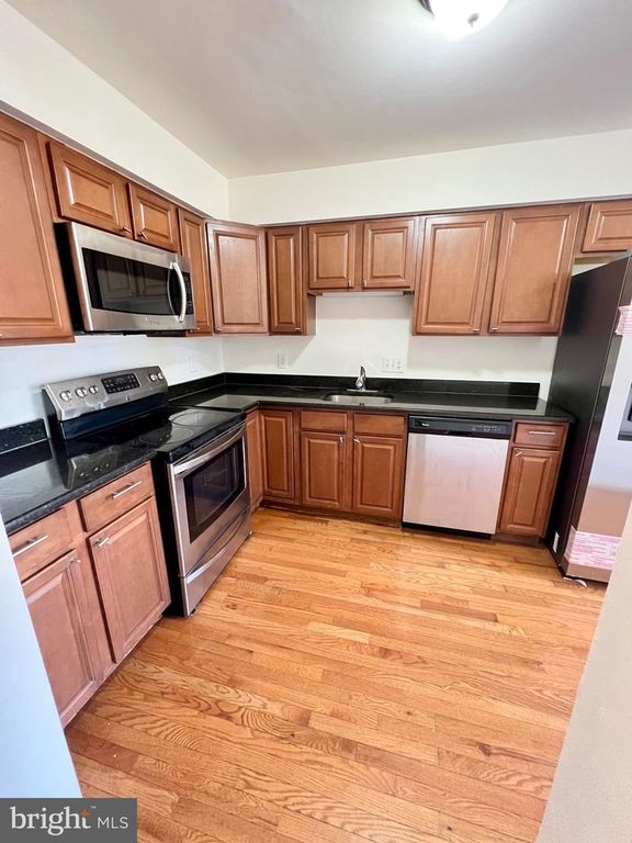 Image 6 of property listing at 4504 BLUE JAY CT, Woodbridge, VA 22193