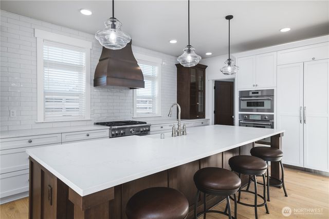 2215 Skyline Way, Anacortes, WA 88221