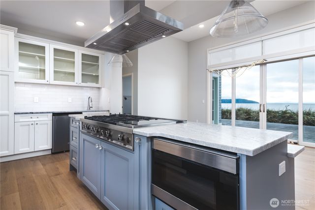 2215 Skyline Way, Anacortes, WA 88221