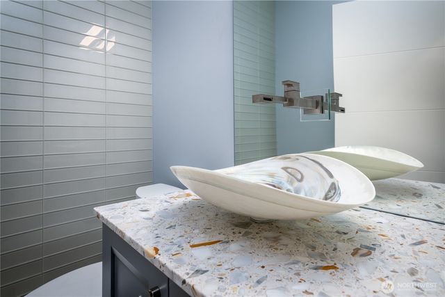 2215 Skyline Way, Anacortes, WA 88221