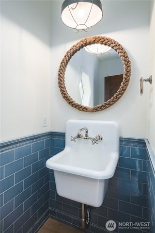 2215 Skyline Way, Anacortes, WA 88221