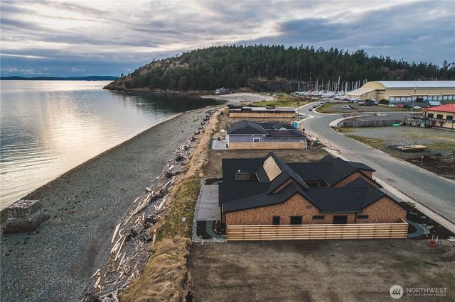 2215 Skyline Way, Anacortes, WA 88221