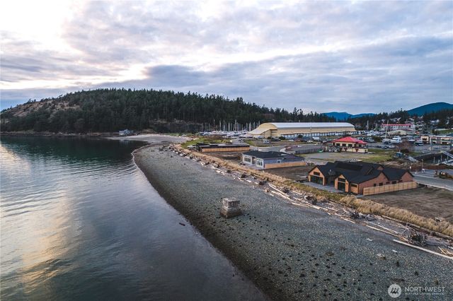 2215 Skyline Way, Anacortes, WA 88221