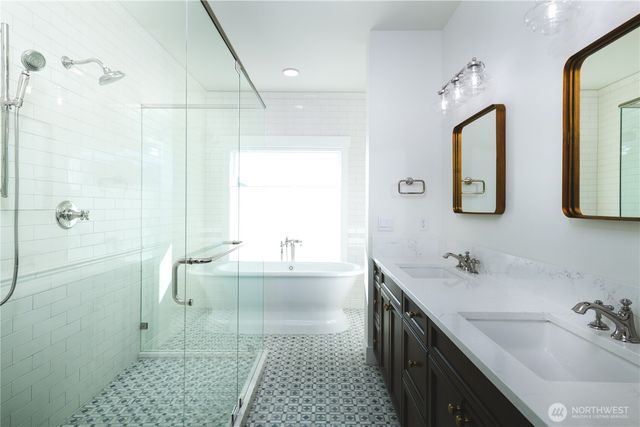 2215 Skyline Way, Anacortes, WA 88221