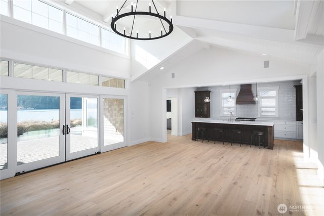 2215 Skyline Way, Anacortes, WA 88221