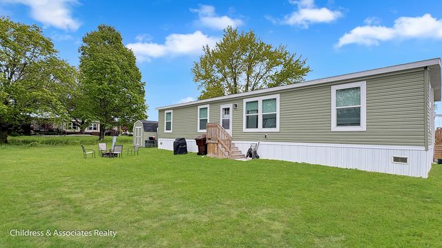 7045 Shamley Avenue NE, Belmont, MI 49306