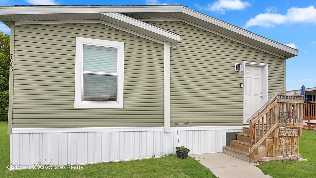 7045 Shamley Avenue NE, Belmont, MI 49306