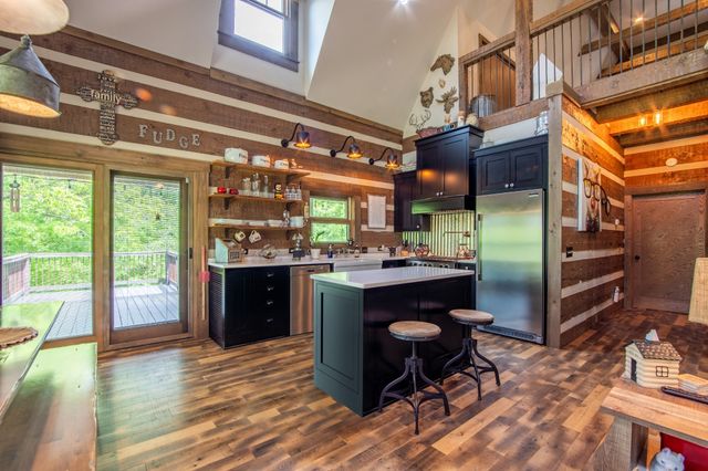 102 Highwater Rd, Waverly, TN 37185
