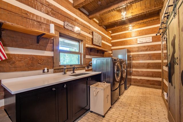 102 Highwater Rd, Waverly, TN 37185