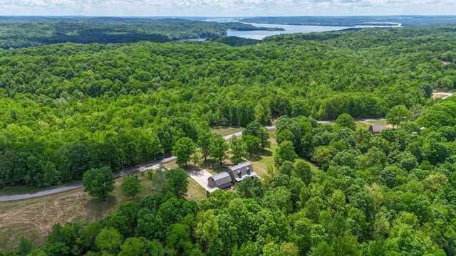 102 Highwater Rd, Waverly, TN 37185